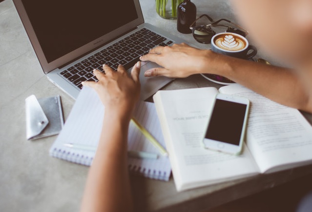 ¿Conviene estudiar un posgrado online acreditado en Chile?